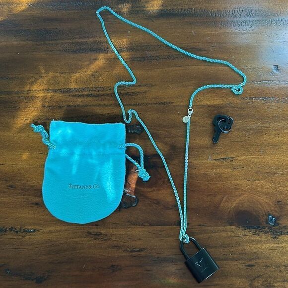 Tiffany @ Co necklace with LV black lock and keys impeccable - Picture 11 of 11